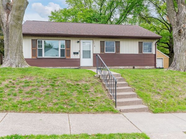 2318 N Sturdevant Street , Davenport, IA 52804