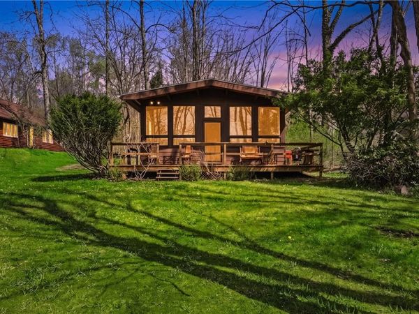 153 Breastview Dr , Friedens, PA 15541