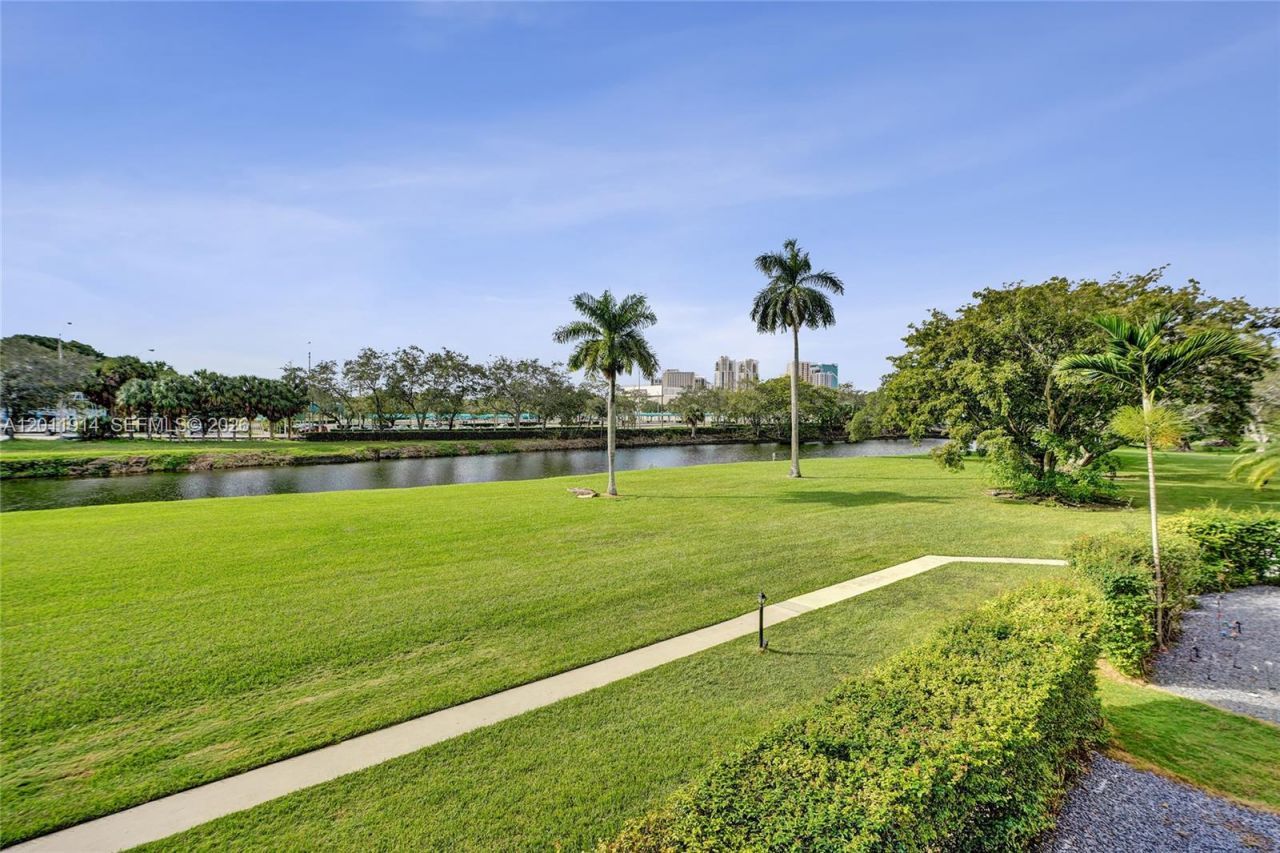 8335 SW 72nd Ave , Unit 205D, Miami, FL 33143 Photo