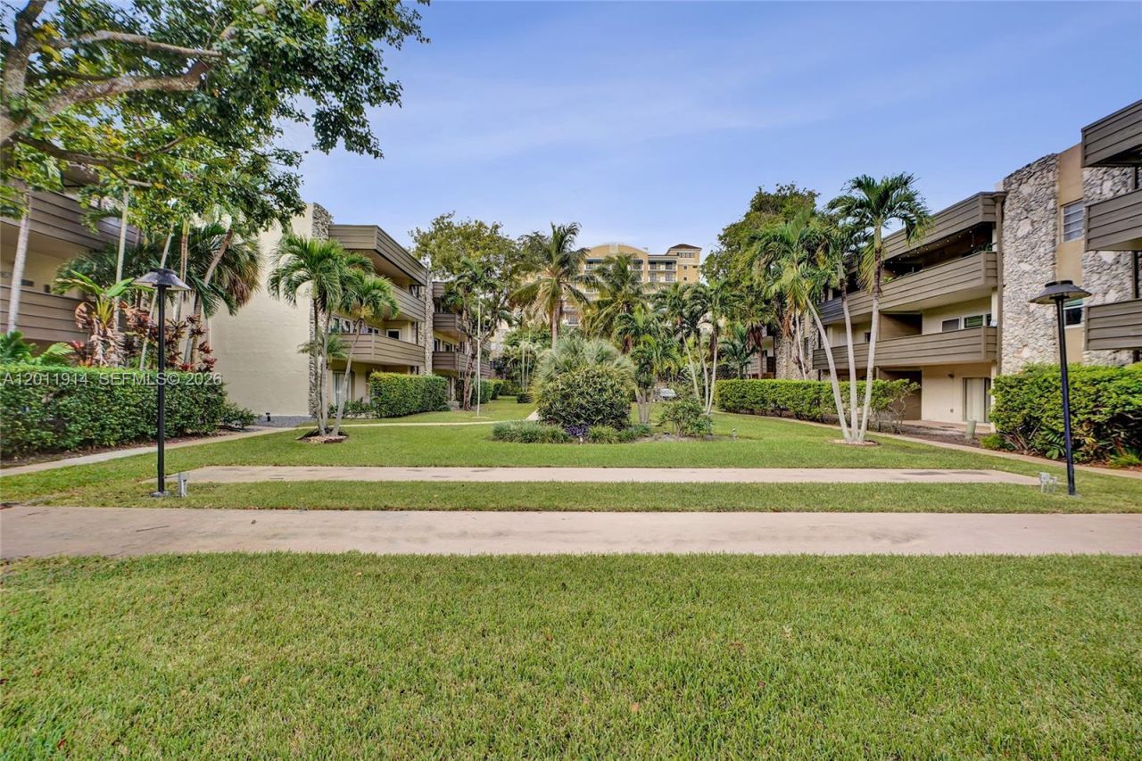 8335 SW 72nd Ave , Unit 205D, Miami, FL 33143 Photo