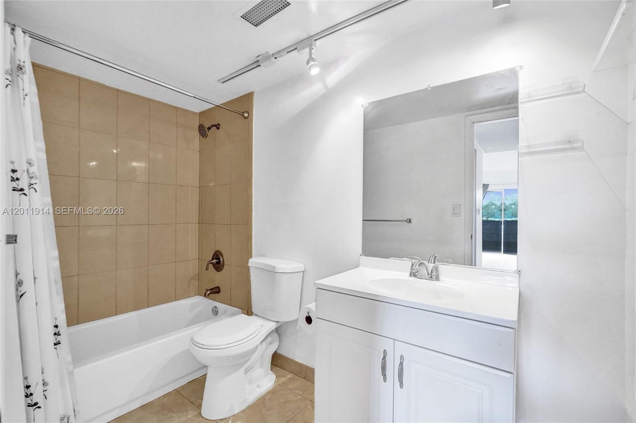 8335 SW 72nd Ave , Unit 205D, Miami, FL 33143 Photo