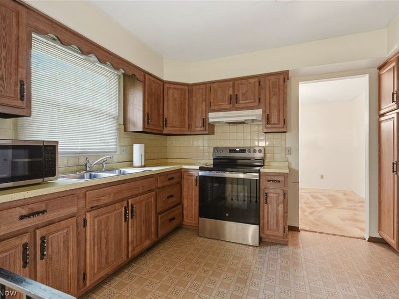 2445 Olentangy Drive, Akron, OH 44333 Photo 10