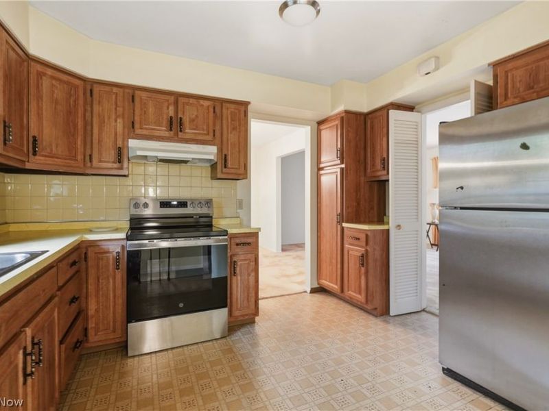 2445 Olentangy Drive, Akron, OH 44333 Photo 11