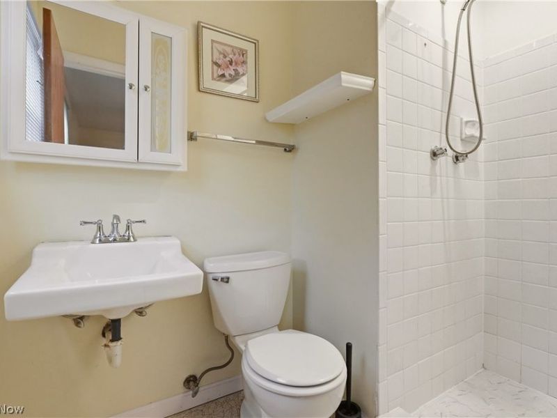 2445 Olentangy Drive, Akron, OH 44333 Photo 30