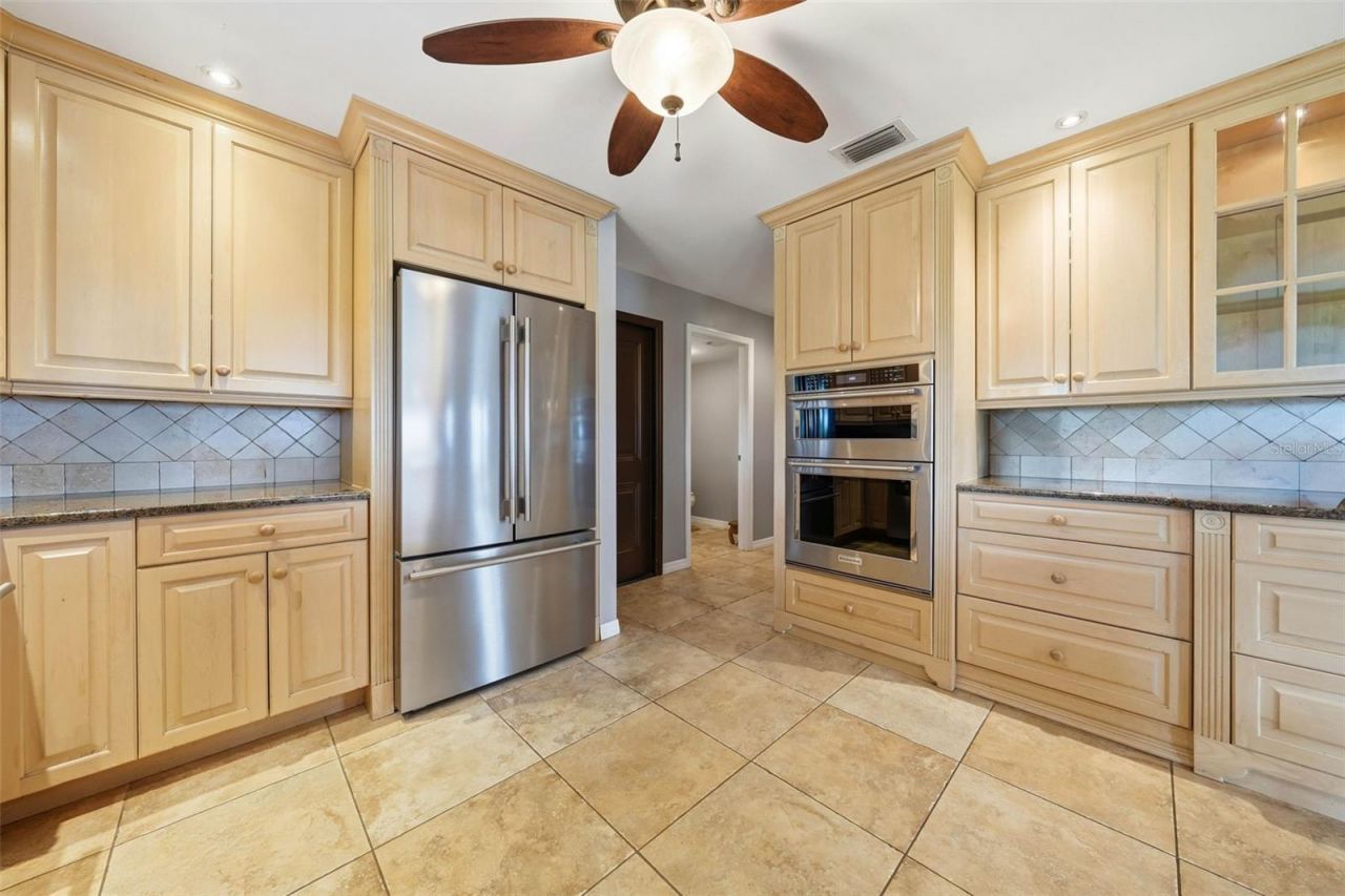 29116 Beauclaire Drive, Tavares, FL 32778 Photo