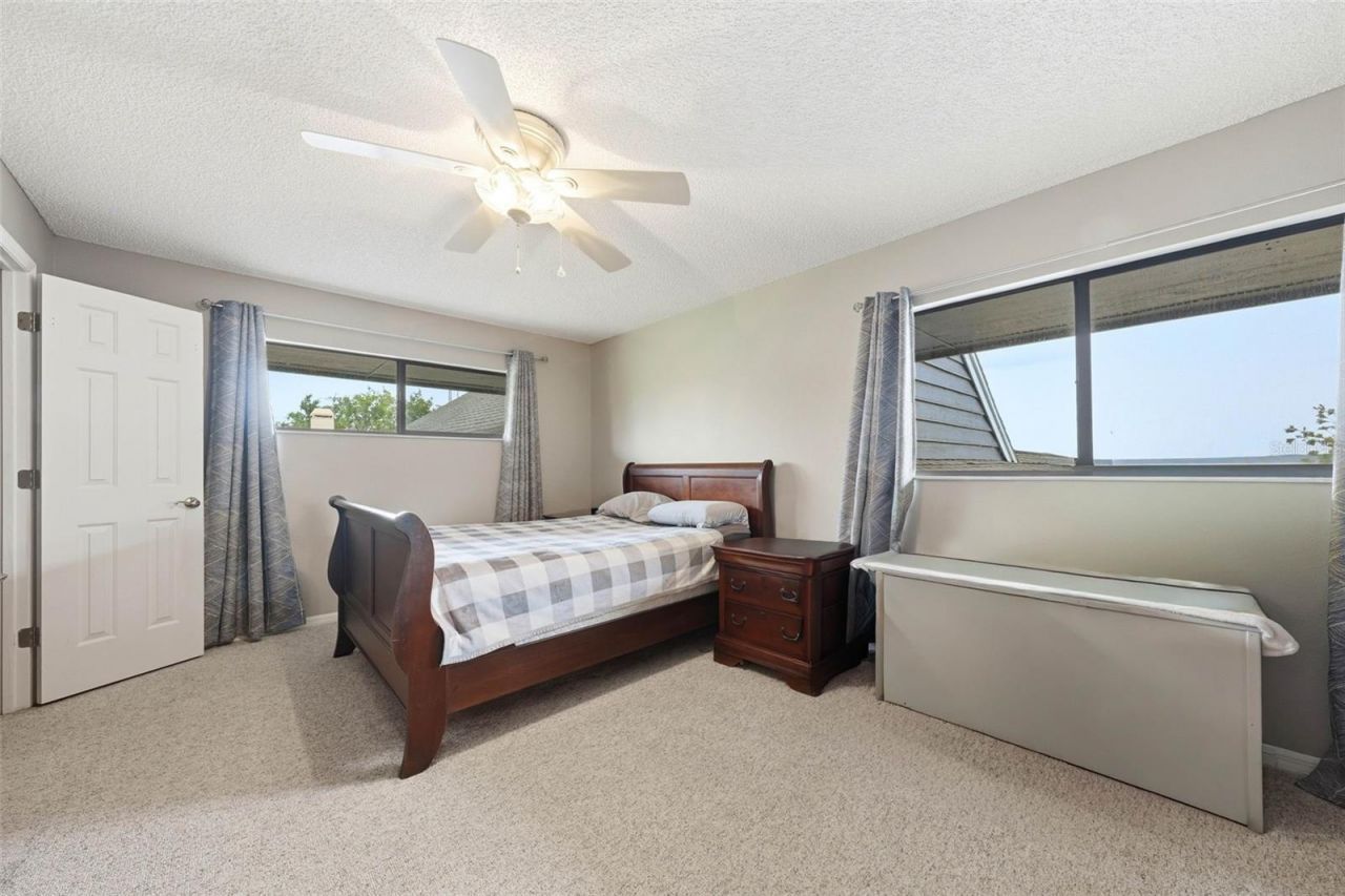 29116 Beauclaire Drive, Tavares, FL 32778 Photo
