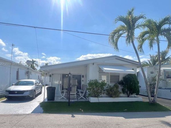 219 W lake dr, Unit 219, Hallandale Beach, FL 33009