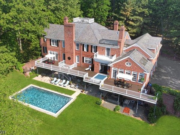 1 Hillview Drive, Tewksbury, NJ 07830