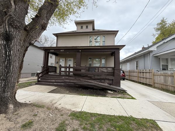 1637 Edgewood Ave, Racine, WI 53404