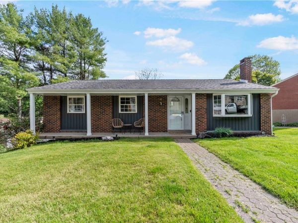 105 Oxford Dr , West Mifflin, PA 15122