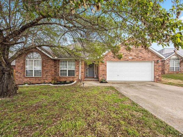 5588 E Country Ridge, Fayetteville, AR 72701