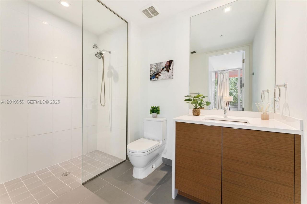 250 NW 24th St, Unit 2B, Miami, FL 33127 Photo