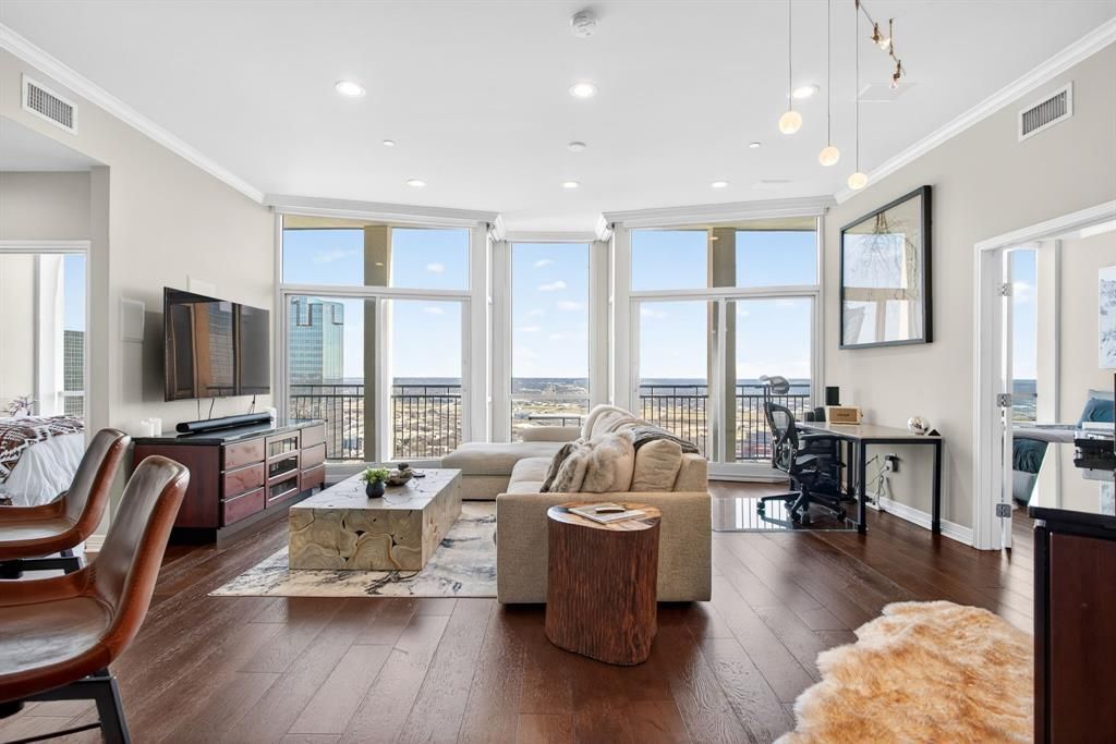 500 Throckmorton Street, Unit 3201, Fort Worth, TX 76102 Main Photo