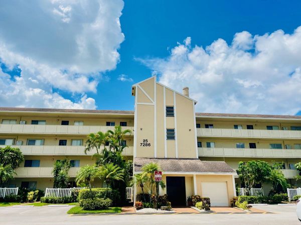 7286 Huntington Lane, Unit 105, Delray Beach, FL 33446