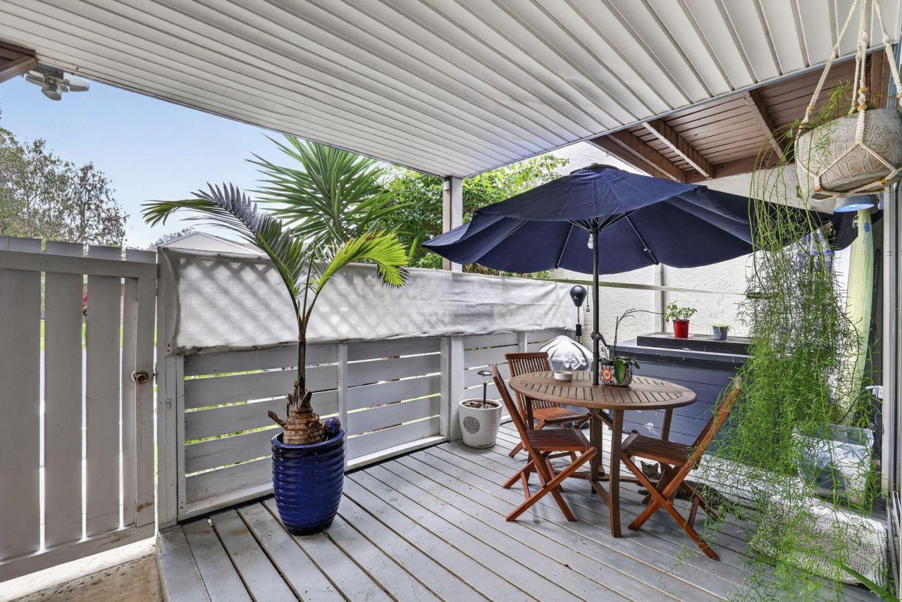 153 W Hemingway Circle W, Margate, FL 33063 Photo