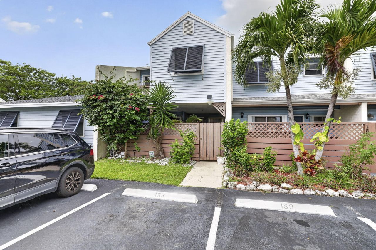 153 W Hemingway Circle W, Margate, FL 33063 Photo