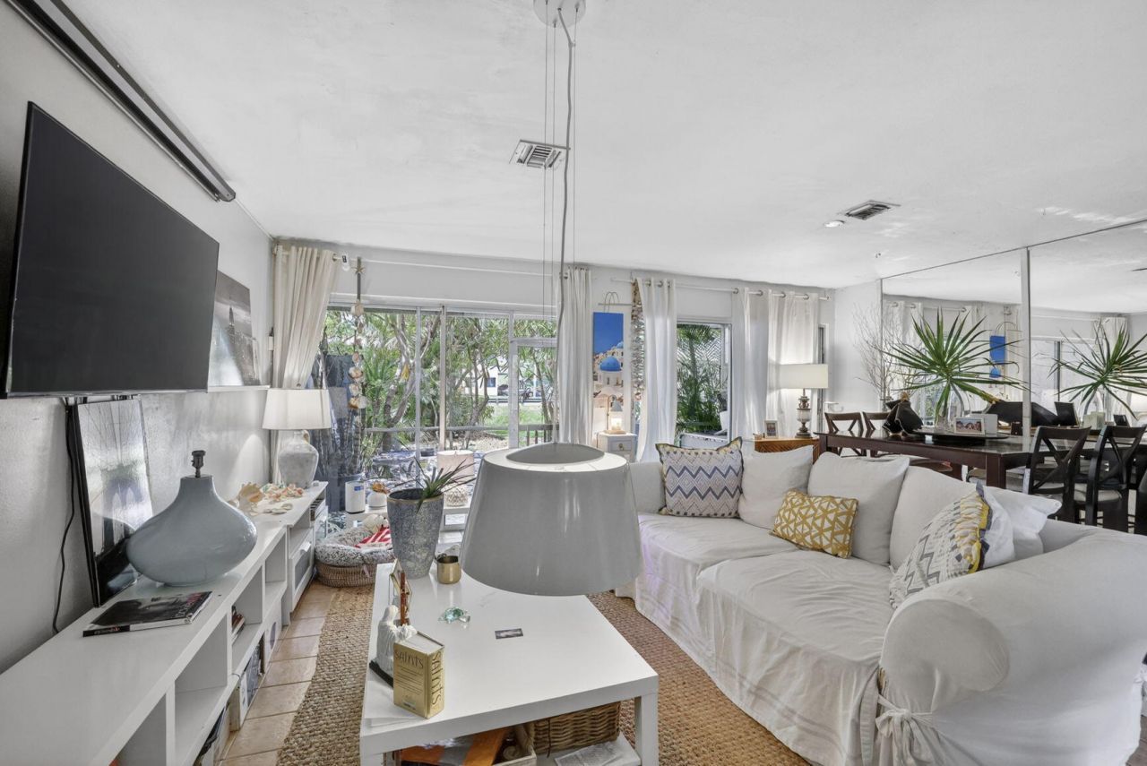 153 W Hemingway Circle W, Margate, FL 33063 Photo