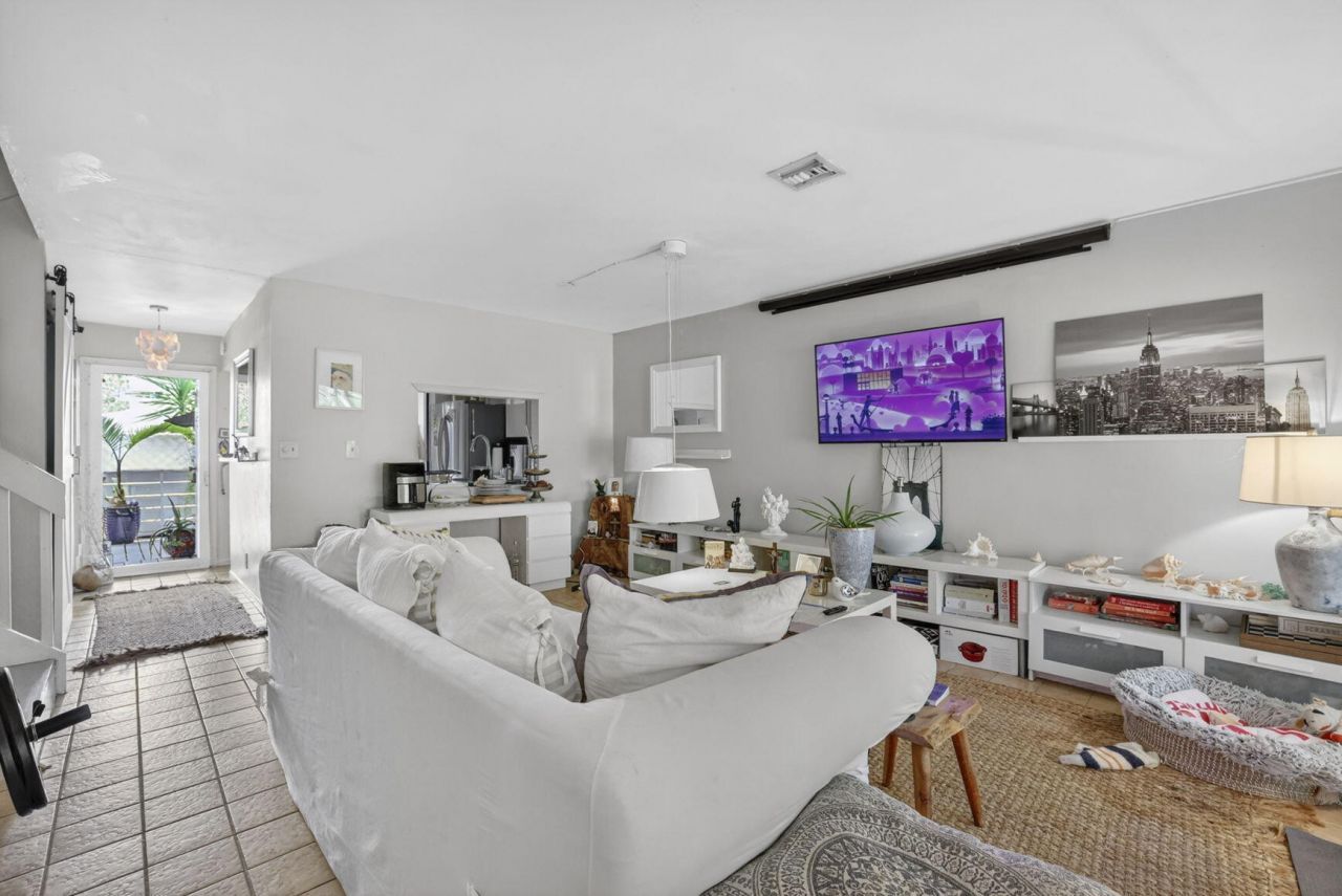153 W Hemingway Circle W, Margate, FL 33063 Photo