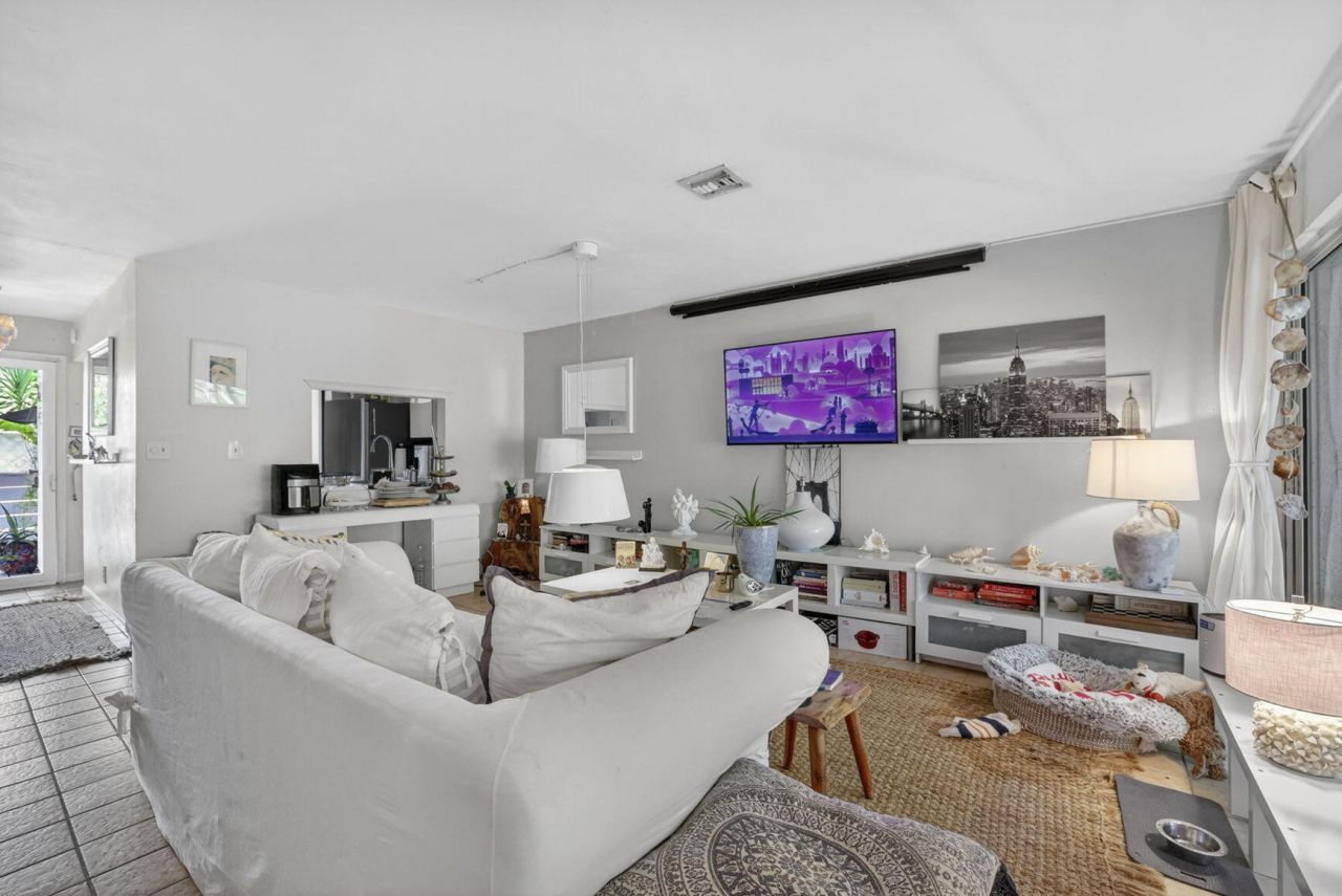153 W Hemingway Circle W, Margate, FL 33063 Photo
