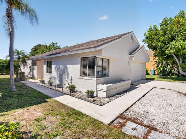 7 Kyle Way, Boynton Beach, FL 33426
