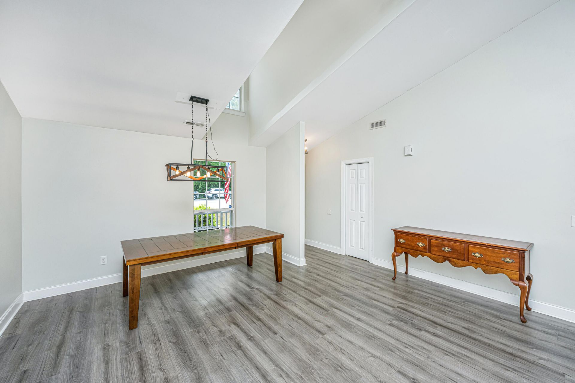 99 Northpark Avenue Photo 4