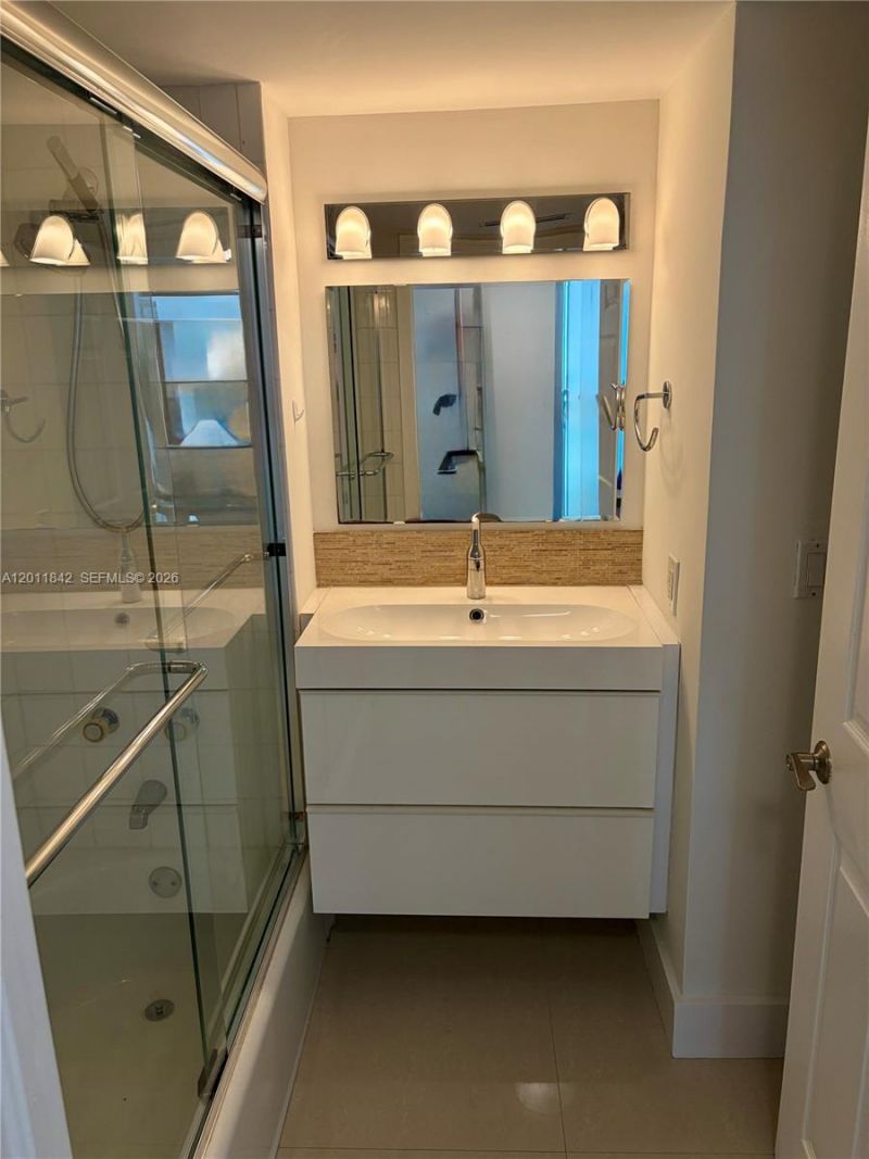 6301 Collins Ave , Unit 2203, Miami Beach, FL 33141 Photo