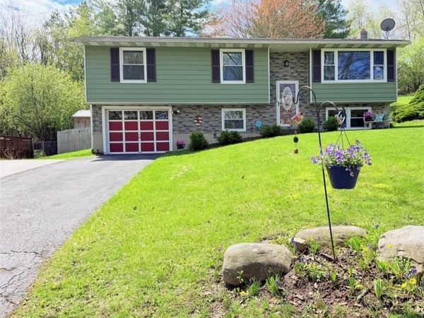 8 Briggs Drive, Auburn, NY 13021
