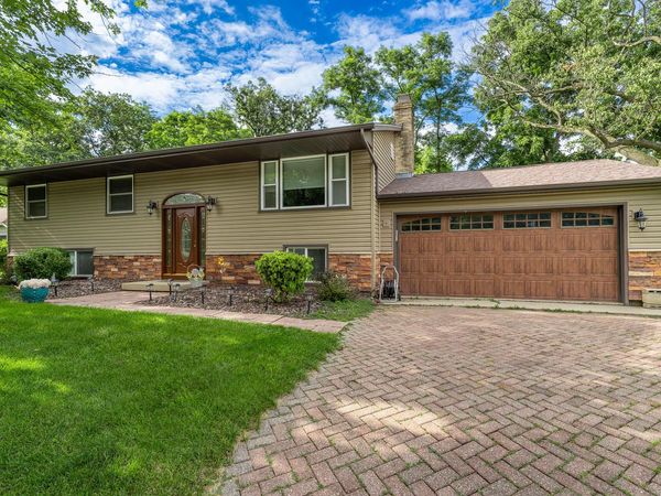 501 Sue Ann Dr, Lake Geneva, WI 53147