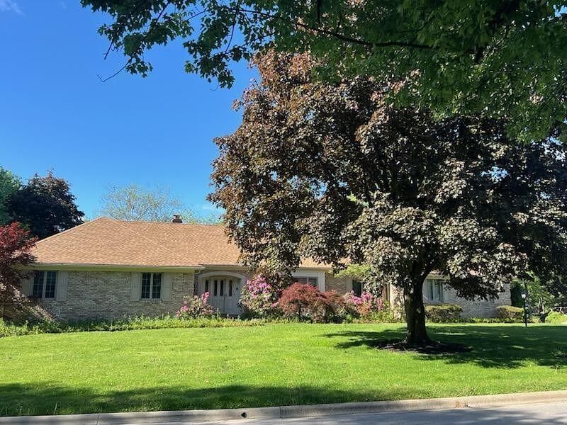 125 W Campus View Boulevard, Columbus, OH 43235 Photo 1
