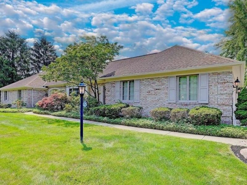 125 W Campus View Boulevard, Columbus, OH 43235 Photo 2