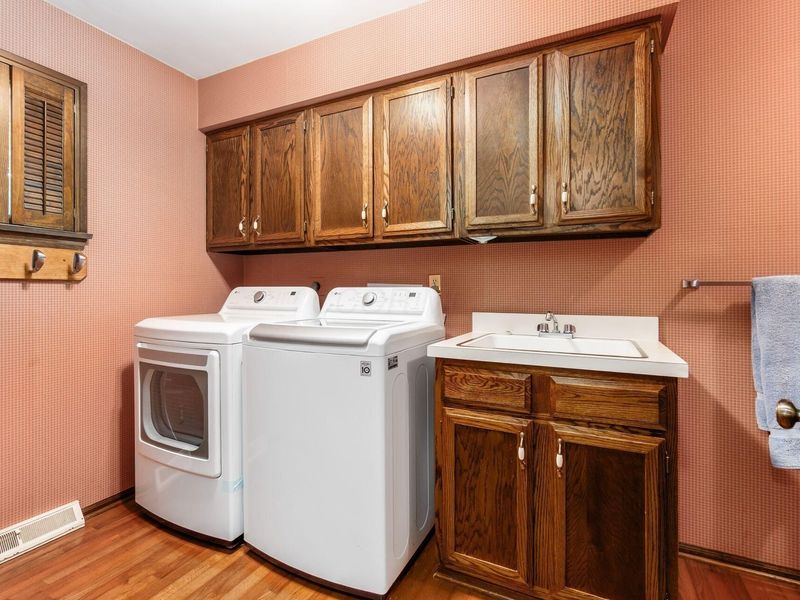 125 W Campus View Boulevard, Columbus, OH 43235 Photo 22