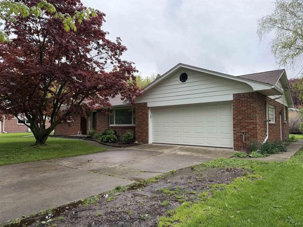 475 N Lane , Blissfield, MI 49228