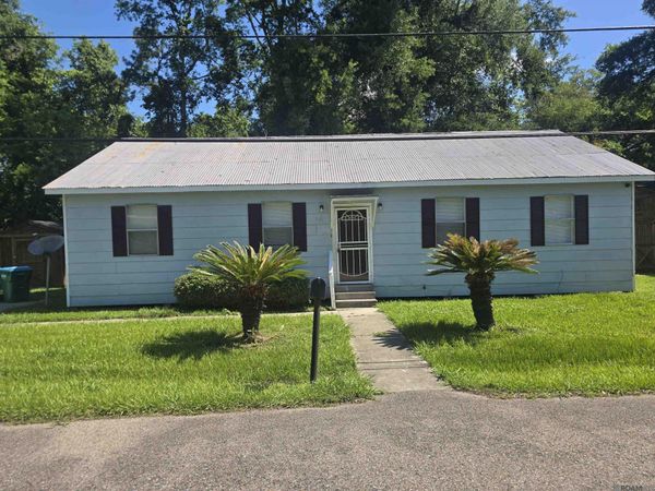 1160 Freeman Ln, Port Allen, LA 70767