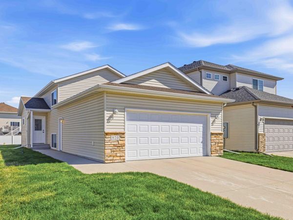 920 30th Avenue W, West Fargo, ND 58078