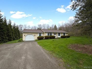 5850 Seufert Road , Orchard Park, NY 14127