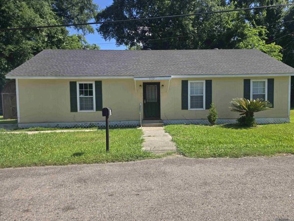 1152 Freeman Ln, Port Allen, LA 70767