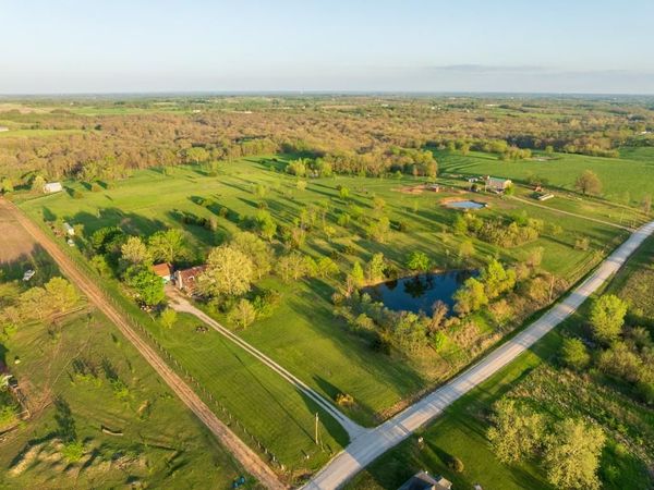 719 NW 871st Road, Centerview, MO 64019