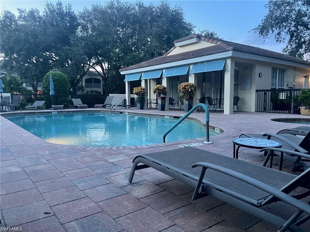 56 Silver Oaks Cir, Unit 102, Naples, FL 34119 Photo