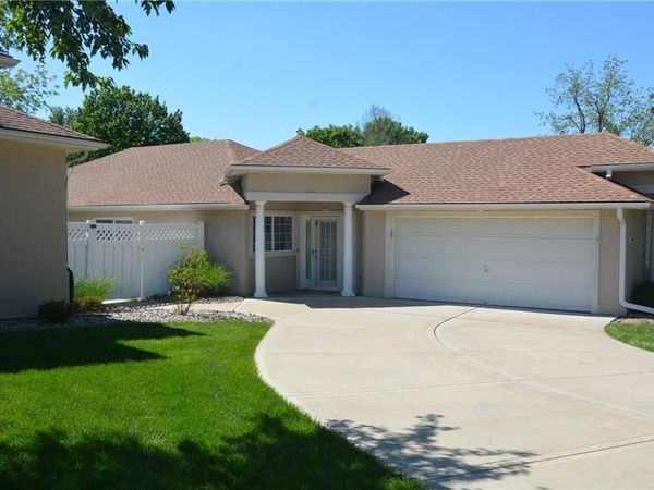 901 NW North Ridge Court, Blue Springs, MO 64015