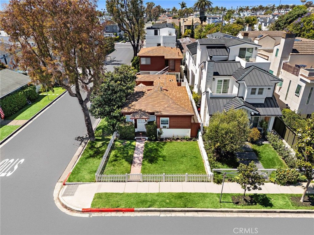 501 Poinsettia Avenue, Corona del Mar, CA 92625 Main Photo