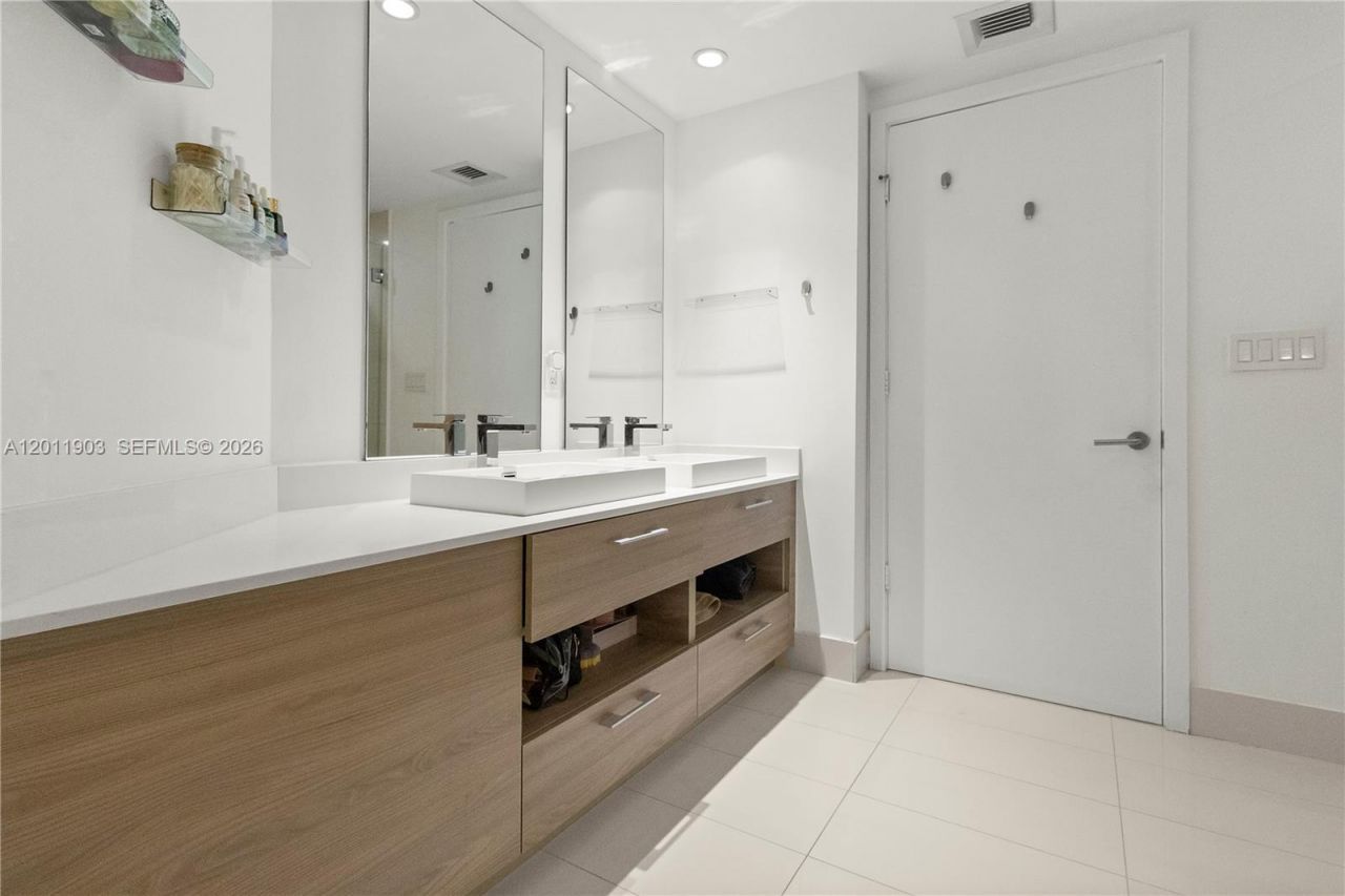 1300 S Miami Ave , Unit 2001, Miami, FL 33130 Photo