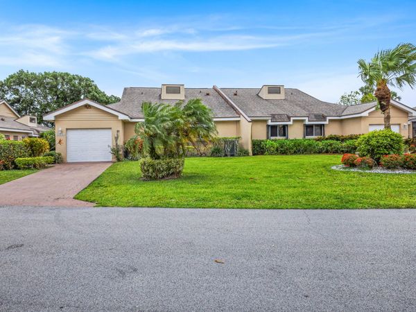 6888 Fountains Circle, Lake Worth, FL 33467