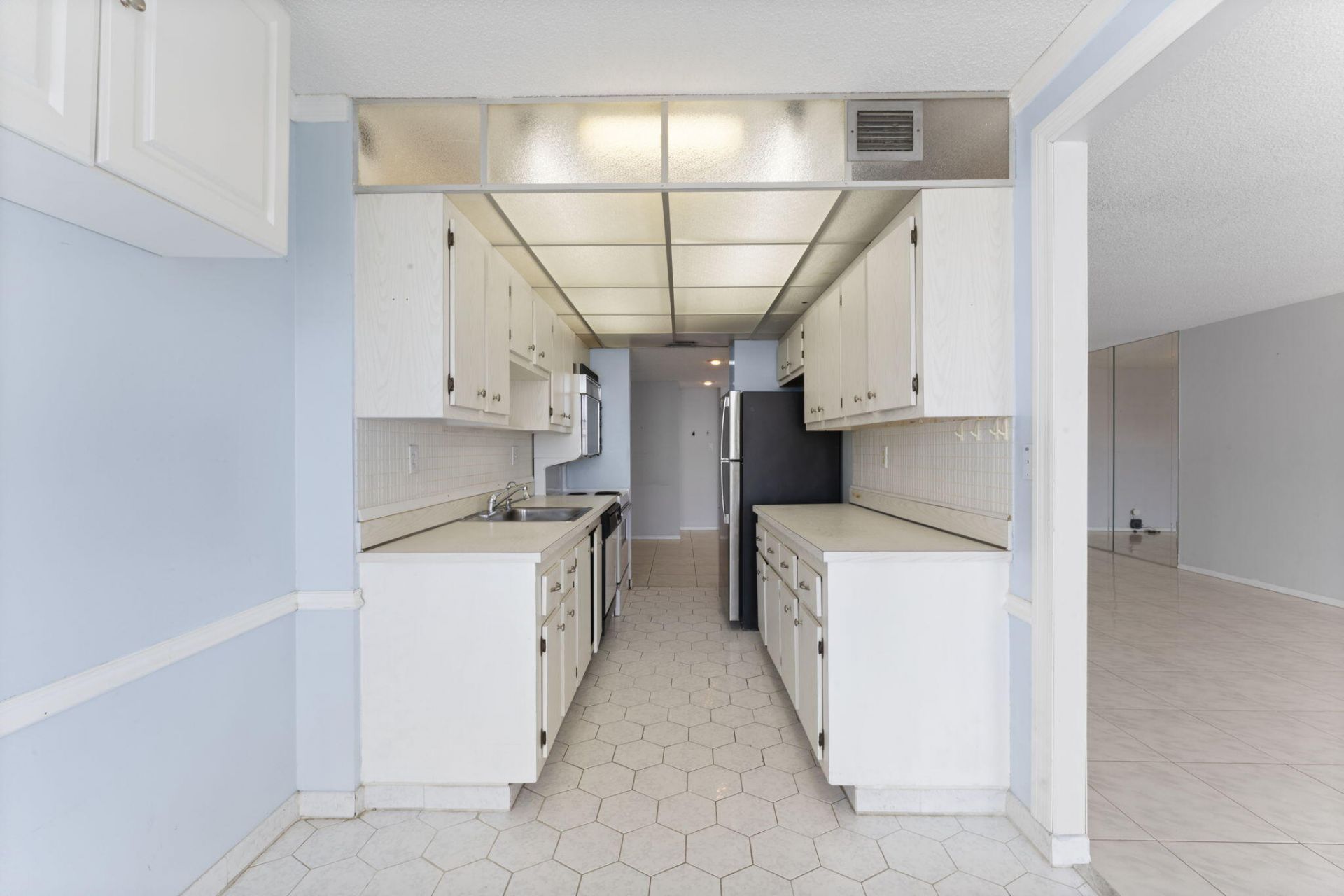 230 174th Street, Unit 2402, Sunny Isles Beach, FL 33160 Photo