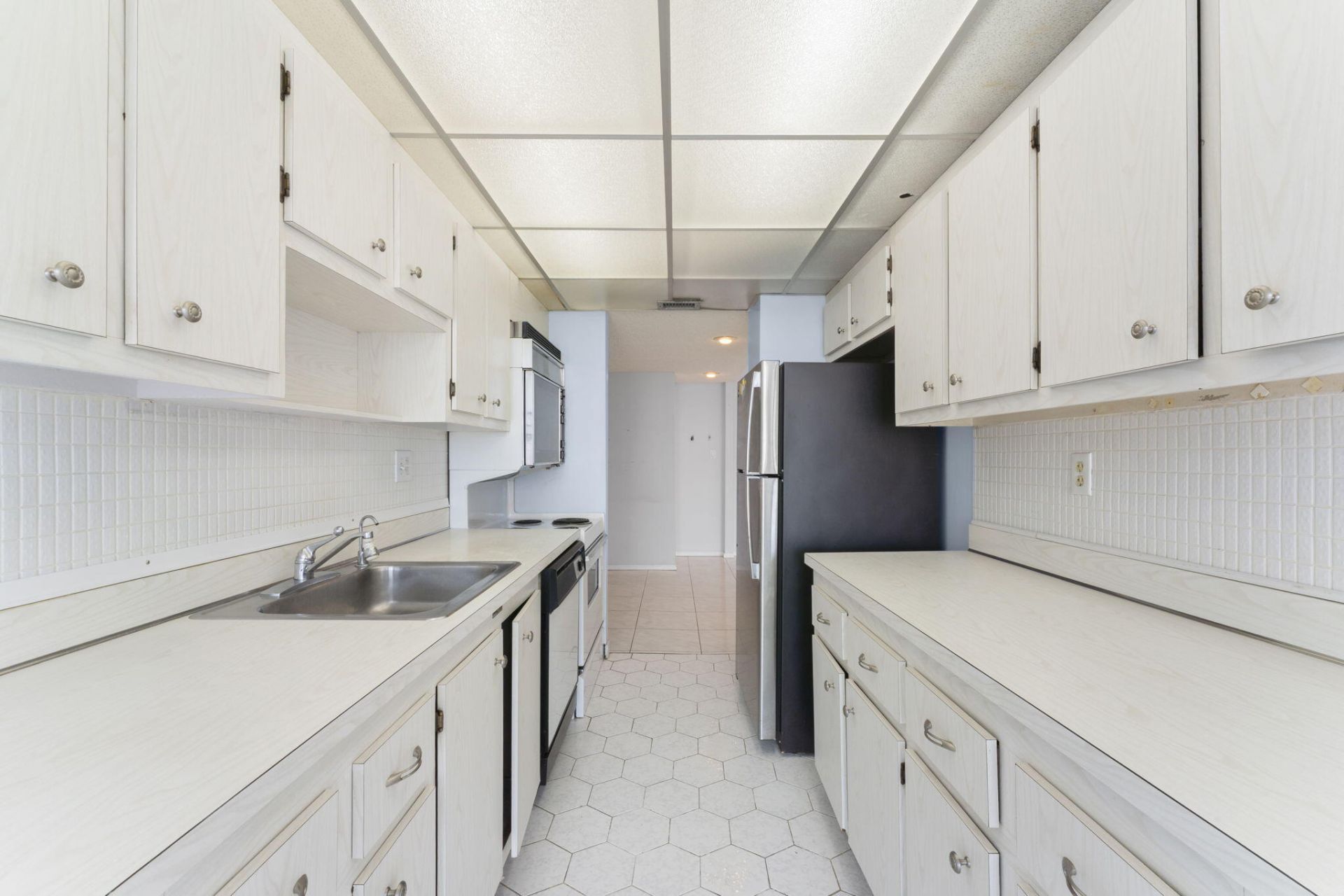 230 174th Street, Unit 2402, Sunny Isles Beach, FL 33160 Photo