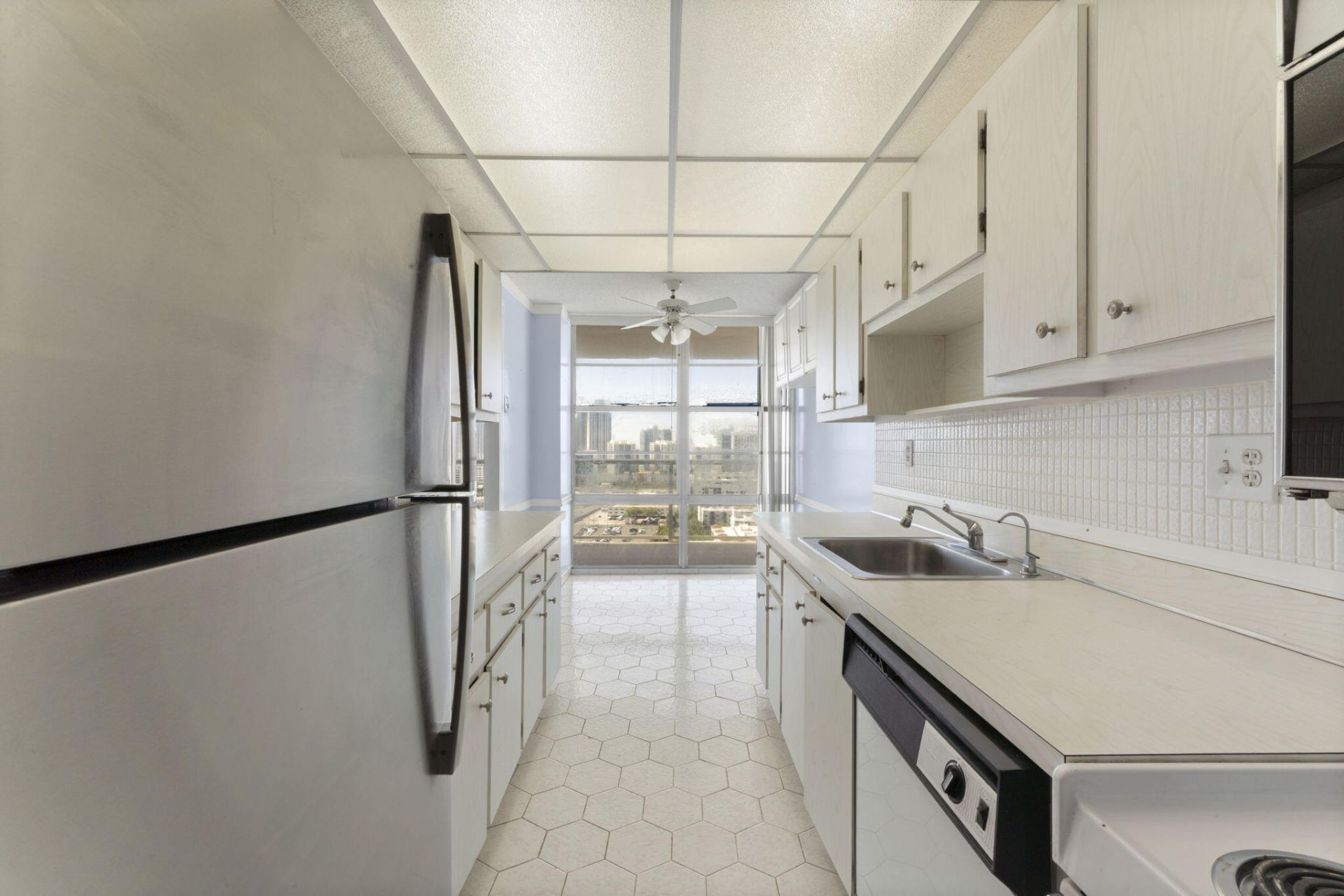 230 174th Street, Unit 2402, Sunny Isles Beach, FL 33160 Photo