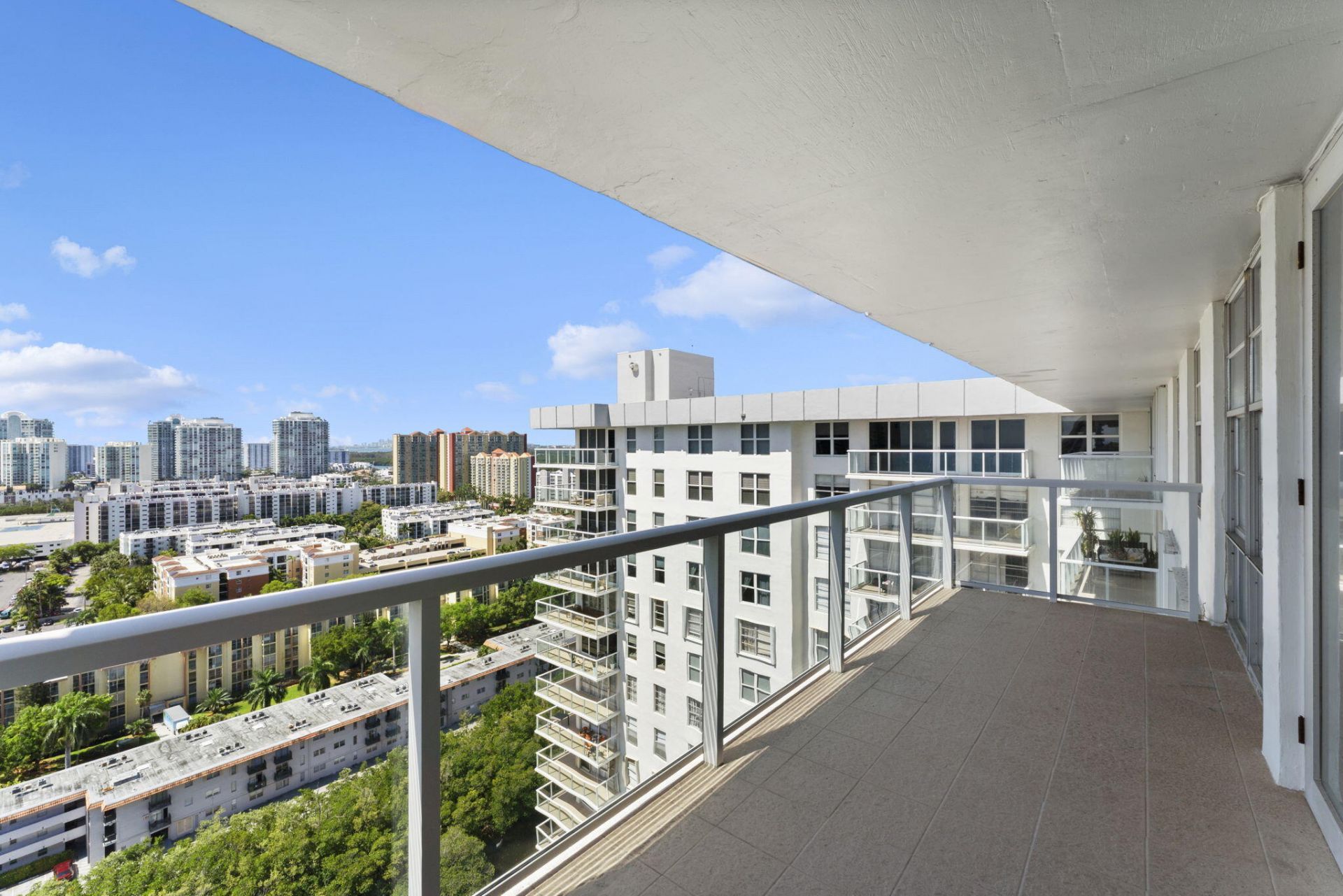 230 174th Street, Unit 2402, Sunny Isles Beach, FL 33160 Photo