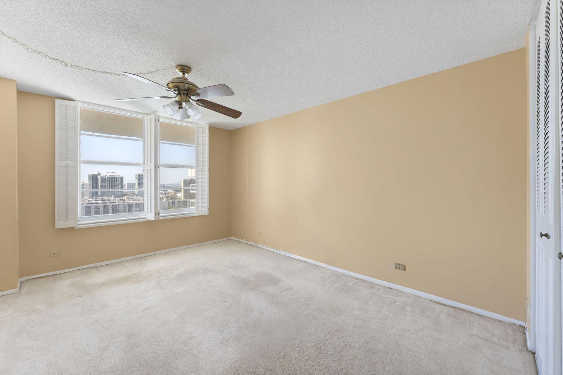 230 174th Street, Unit 2402, Sunny Isles Beach, FL 33160 Photo