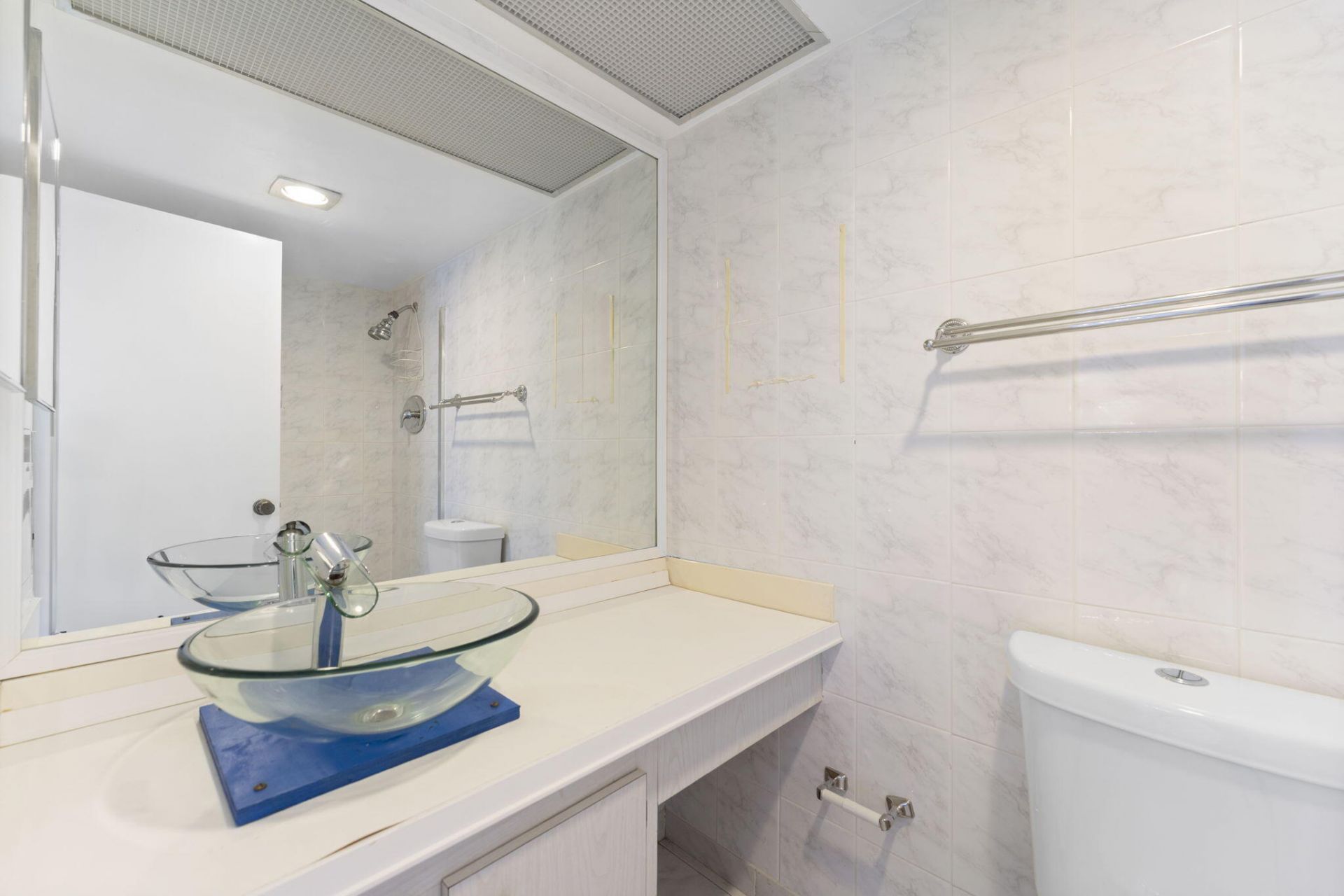 230 174th Street, Unit 2402, Sunny Isles Beach, FL 33160 Photo