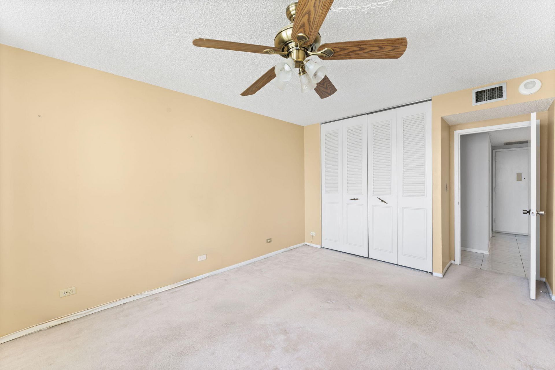 230 174th Street, Unit 2402, Sunny Isles Beach, FL 33160 Photo