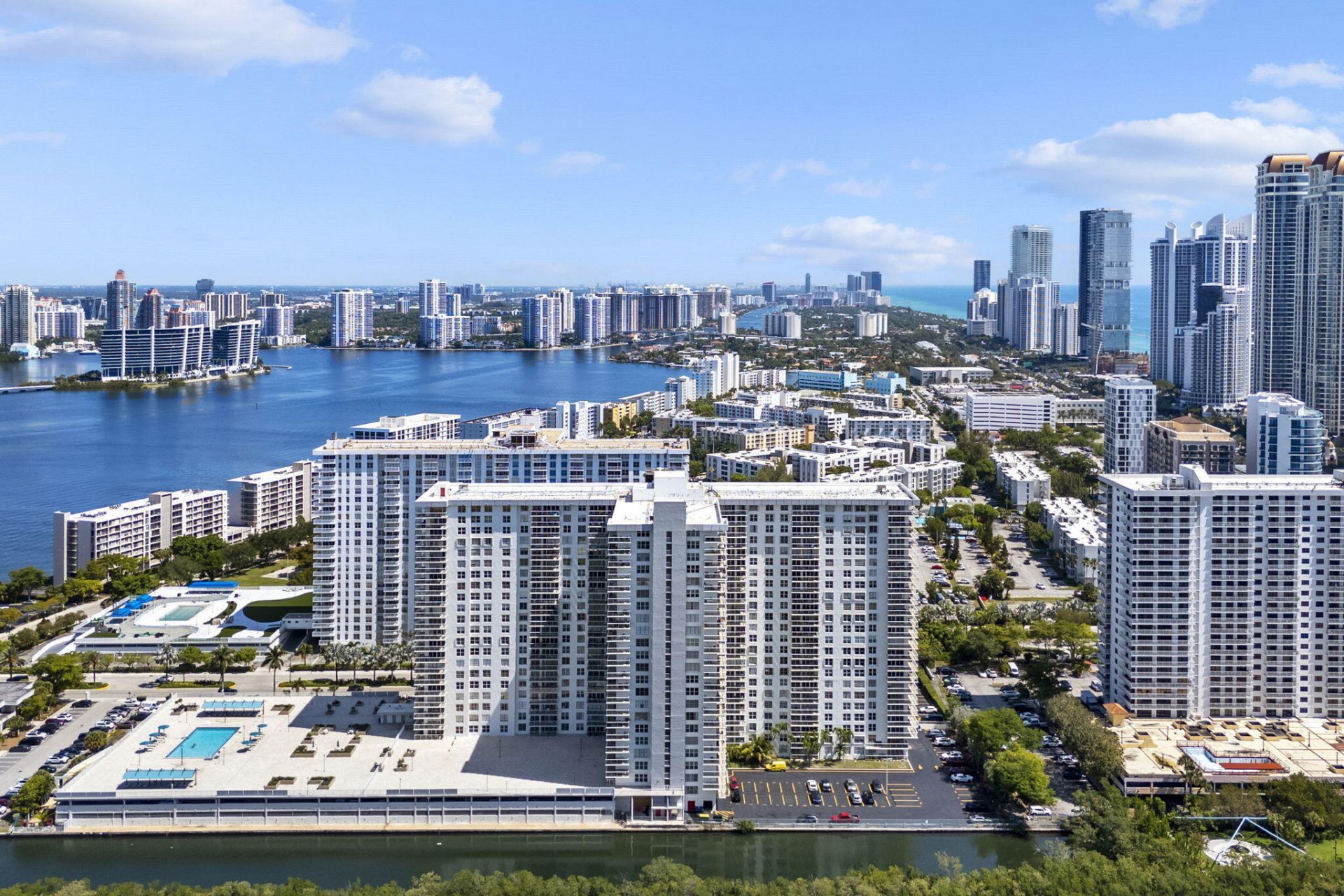 230 174th Street, Unit 2402, Sunny Isles Beach, FL 33160 Photo